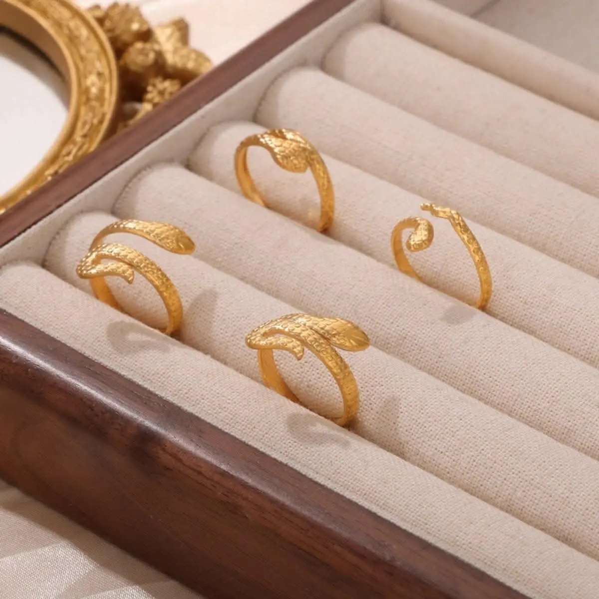 Elegant snake bypass ring - Love Salve